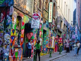 メルボルンで最も有名なストリートアートスポット Hosier Lane（ホージア・レーン）
