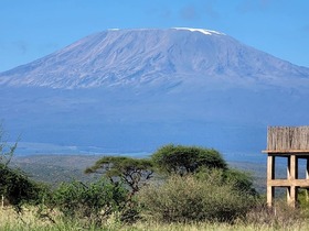 アンボセリ国立公園では、キリマンジャロ山を望むサファリが楽しめます