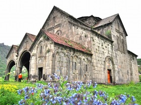 複雑な歴史をもつアフタラ修道院