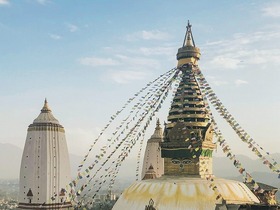 スワヤンブナート寺院のストゥーパ