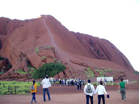 エアーズロック登山口近辺の様子