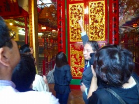 日本語ガイドが香港の観光ポイントを案内