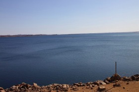 ハイダムの完成によって湖に