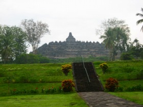 石造遺跡群で、世界遺産でもあるボロブドゥール寺院