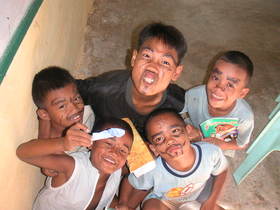 明るく人懐こいカンボジアの孤児たち