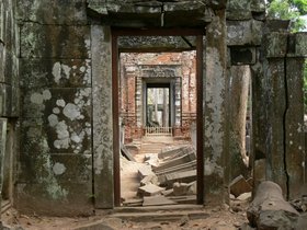 カンボジアの歴史を肌で感じられます