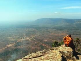 高さ650mから見下ろすカンボジアの大平原パノラマ