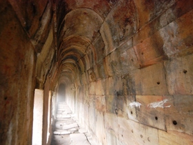 9世紀末にクメール人によって建設されたプレアヴィヒア寺院