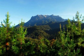 東南アジア最高峰のキナバル山