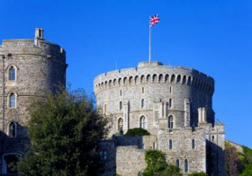 英国女王陛下が今も滞在する最古のお城