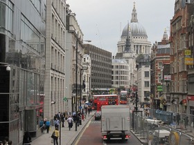 ロンドンシティからセントポール寺院を望む