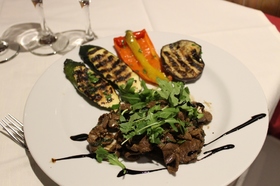 お肉料理はグリル野菜を添えて