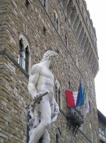 トスカーナ公国の中央政庁があった宮殿前の彫刻