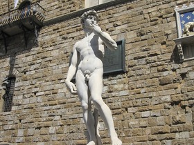 ヴェッキオ宮殿前 ミケランジェロのダビデ像（レプリカ）