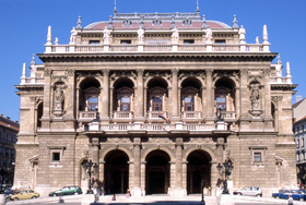 ハンガリーの首都ブダペストのオペラ座