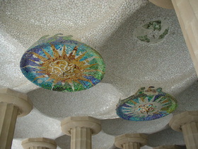 世界遺産グエル公園 天井のモザイク