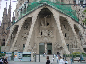 世界遺産サグラダ・ファミリア 受難のファサード（西側）