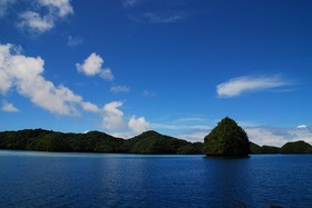 ロックアイランドの島々をボートで駆け抜けます