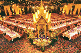 ゴールドシートでアジア最大の夜型テーマパークを満喫