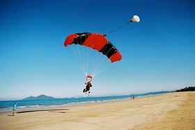 パラシュートが開いてからは、のんびり空を楽しんで