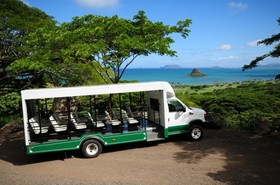 開放感あふれるバスでハワイの絶景巡り！