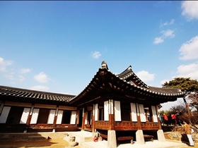 伝統的な韓流家屋を見学