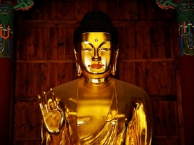 曹渓寺の黄金に輝く仏像
