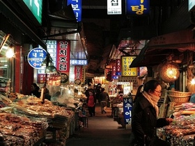 夜も活気が溢れる韓国の市場