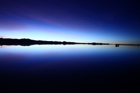 ウユニ塩湖での星空観察、南十字星などが見れます。
