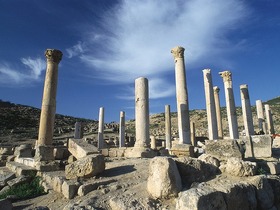 古代遺跡、ペラとウムカイスを訪問