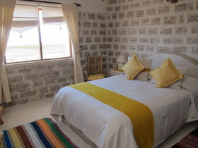塩のホテル、ルナサラダは壁もベッドも全て塩でできています。