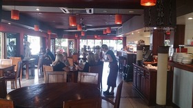 ベイリーフレストランの内装もバリ島を意識した造り