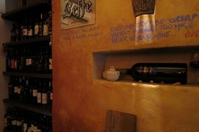 ドブロブニク旧市街内にあるワインバーD'vino