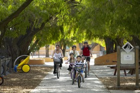 小さなロットネスト島は自転車でも回れます