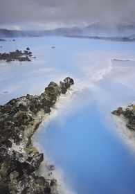 なにもないところに突如現れる感動の青い温泉！