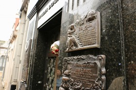一番人気のあるのは、ペロン元大統領夫人のエビータのお墓。