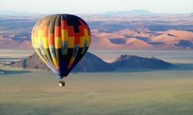 広大なナミビアの地形を楽しみながらの飛行