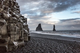 黒い砂浜ブラックサンドビーチで有名な Reynisfjara