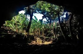イースター島最大の洞窟のアナ・テ・パフ。