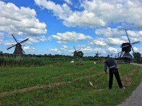 キンデルダイクの風車と風車守の風景