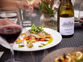 タスカンテラスでは、美味しいお食事とワインが一緒に楽しめます。