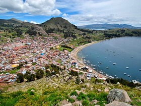 ボリビアのリゾート地コパカバーナ。太陽の島観光の拠点です。