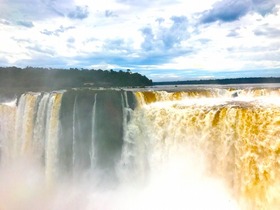 アルゼンチン側ではより近くで悪魔の喉笛の迫力をお楽しみください。