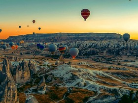 ギョレメ地区の珍しい地形、絶景を上空から鑑賞！