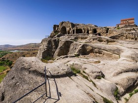紀元前の岩窟の町、ウプリスツィヘ洞窟住居跡