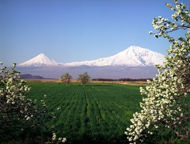 トルコ国境に位置するアララト山は、ノアの方舟がたどり着いた聖地
