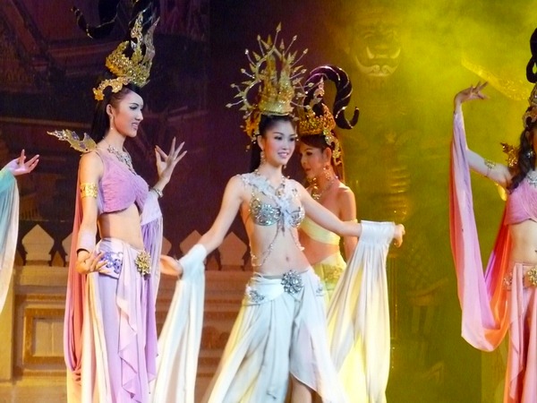 ニューハーフショー等、タイ名物満点の夜ツアー|ホットホリデー