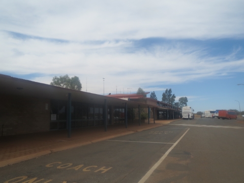 エアーズロック・オルガ岩群 遊覧飛行 英語ガイド送迎付き|ホットホリデー