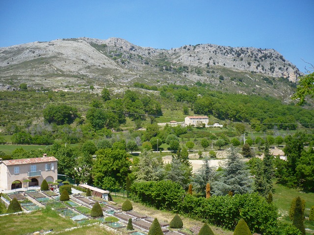 ニース 日本語ガイド付き 南仏コートダジュールの素敵な村々1日めぐり