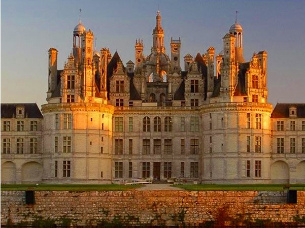 パリ ロワール地方 古城巡り1日ツアー（英語ガイドまたは日本語音声